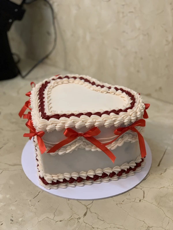 Cake Corazón de 20x12's foto | Lilo’s Alegría Cakes |  BizneCubano